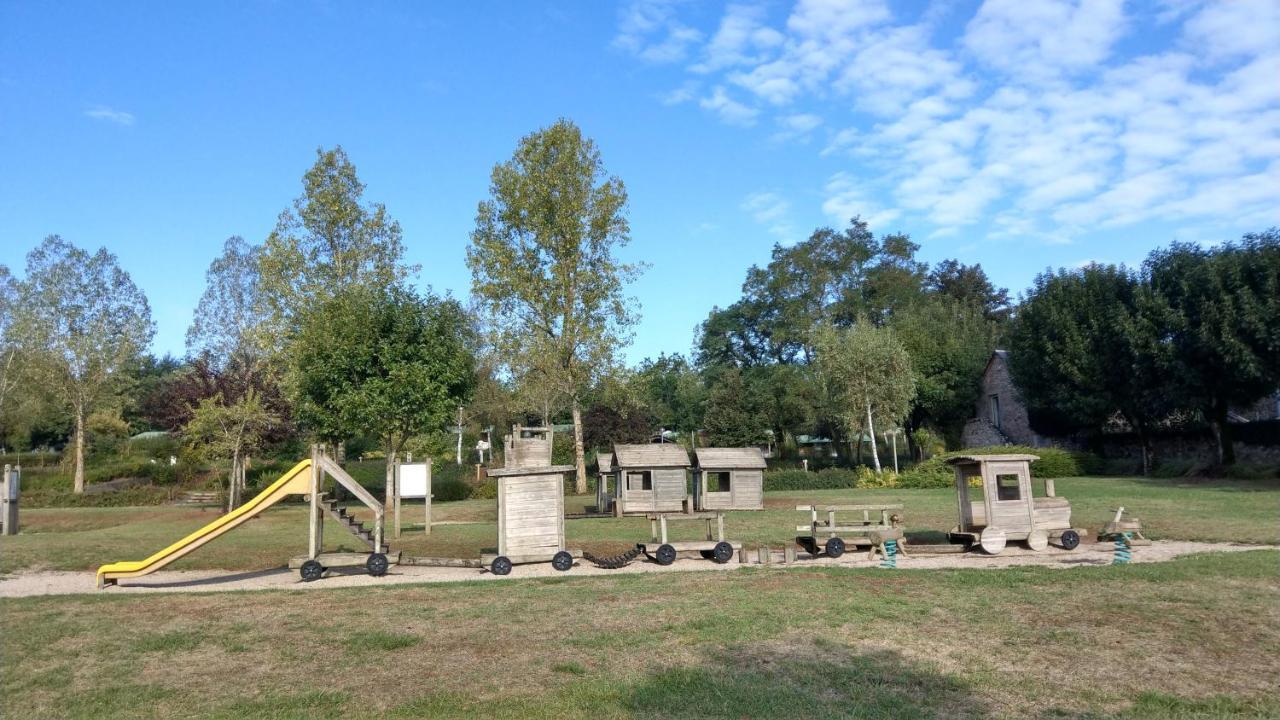 ホテル Camping Le Caussanel Canet-de-Salars エクステリア 写真