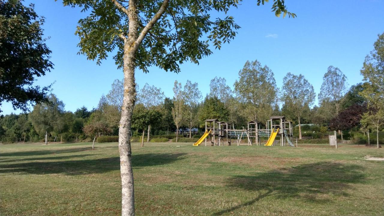 ホテル Camping Le Caussanel Canet-de-Salars エクステリア 写真