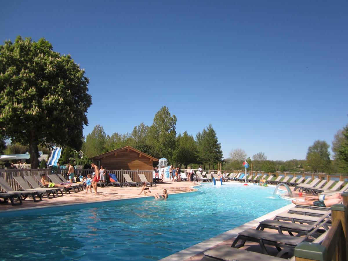 ホテル Camping Le Caussanel Canet-de-Salars エクステリア 写真