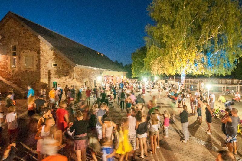 ホテル Camping Le Caussanel Canet-de-Salars エクステリア 写真